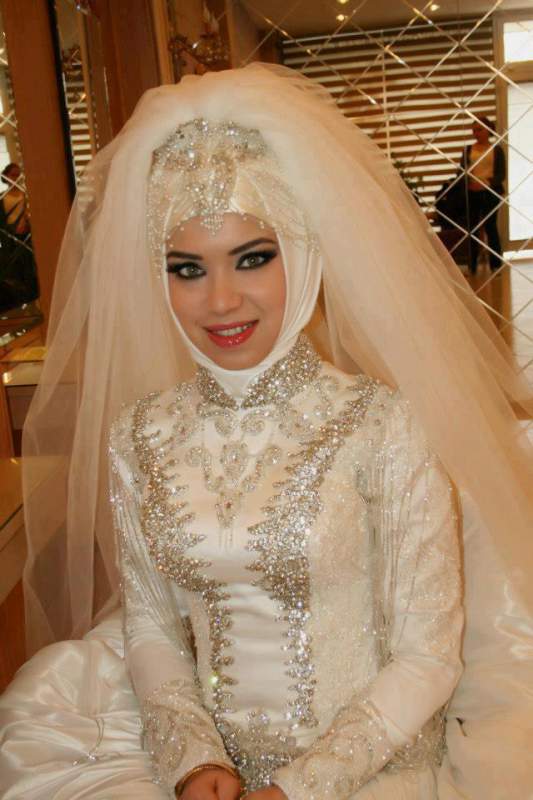 Farkli Kapali Gelinlik Modelleri