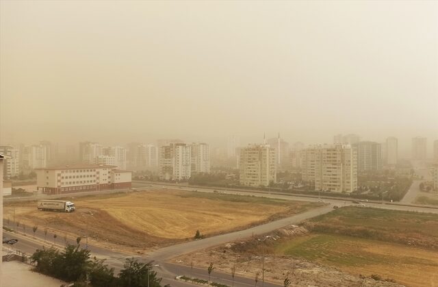 Ankara Polatlı’da inanılmaz görüntüler! Kum fırtınası…