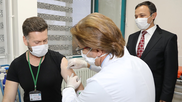 Yerli aşıda ilk doz Erciyes Üniversitesi’nde uygulandı
