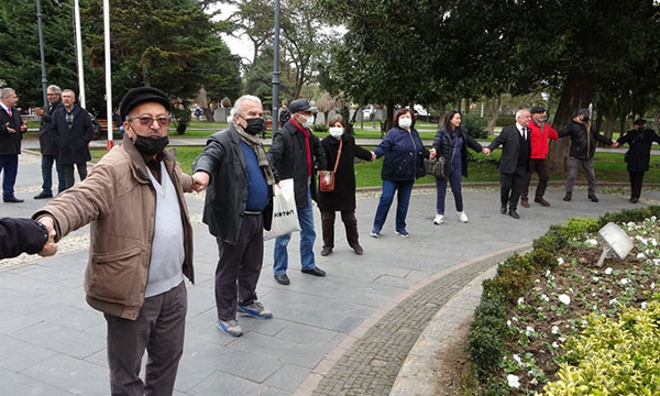 Samsun’da saldırıya uğrayan Atatürk anıtı için nöbet devam ediyor