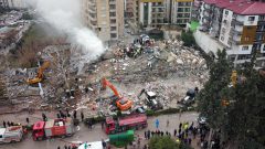 İkinci Büyük Deprem Oldu! Depremin Büyüklüğü 7.6